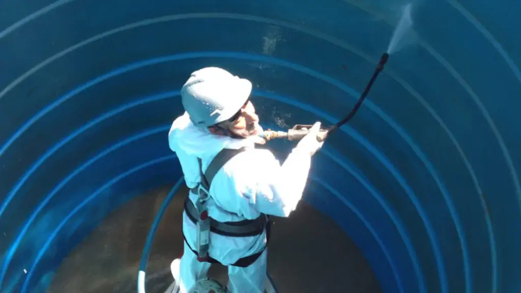 Qual o risco de não limpar a caixa d’água com frequência?