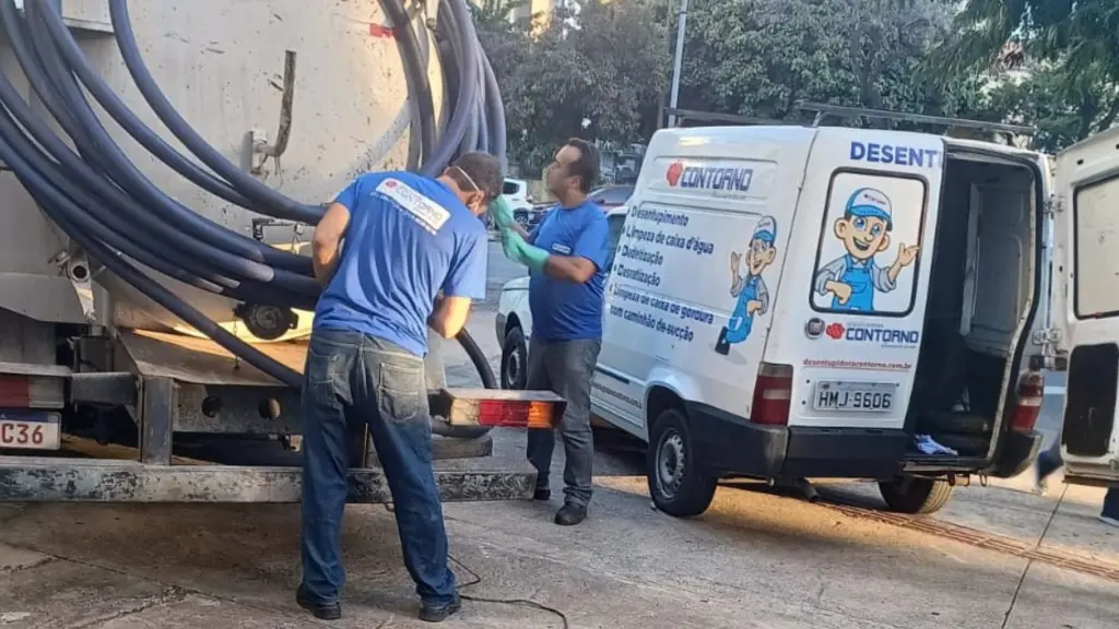 Desentupimento de esgoto: sinais de emergência