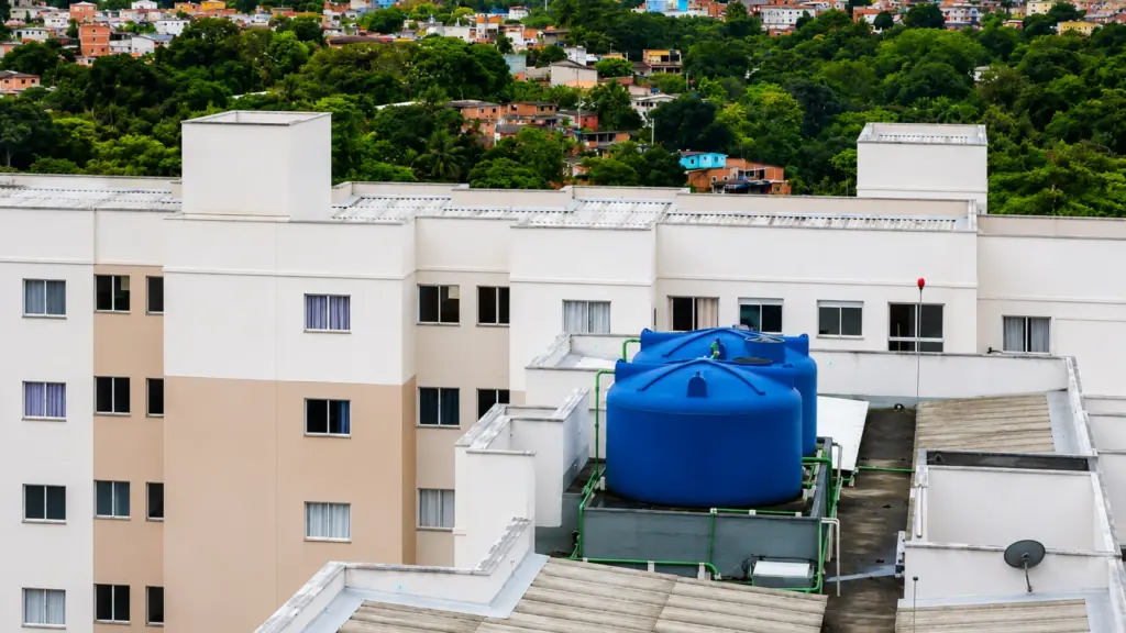 Limpeza de caixa d’água em condomínio: quando é obrigatória?